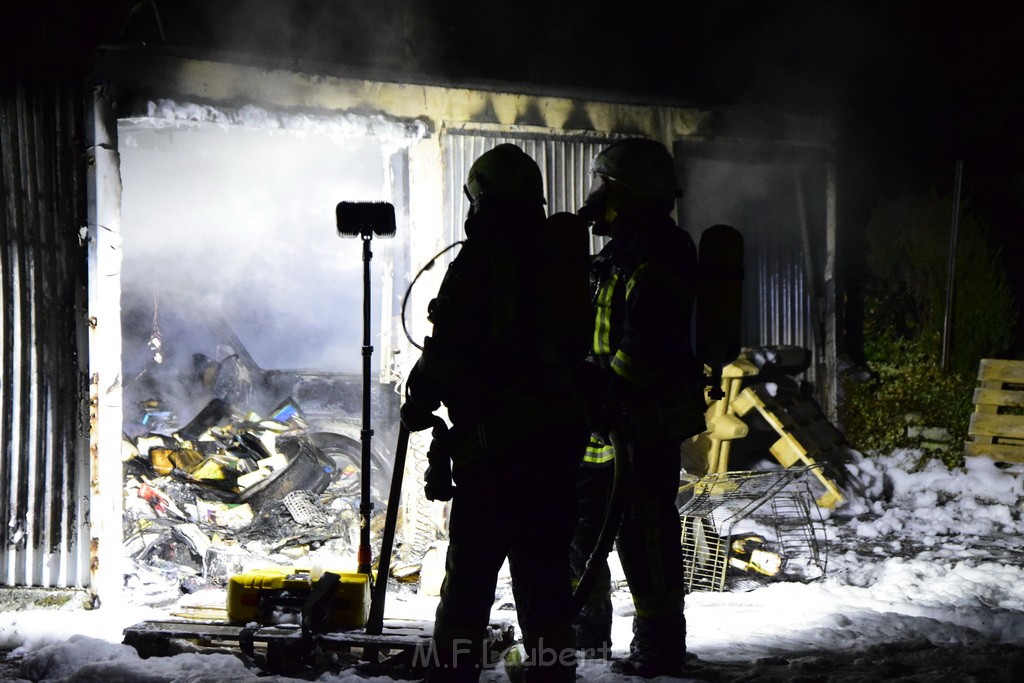 Feuer Hinterhof Garagen Koeln Hoehenberg Olpenerstr P083.JPG - Miklos Laubert